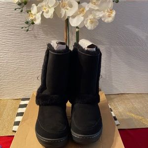 Ugg black Sundance short Revival boots